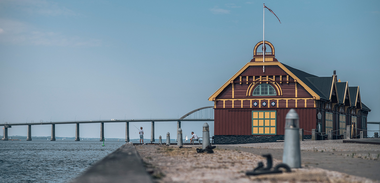 Udsigt fra havnen i Rudkøbing med Langelandsbroen i baggrunden