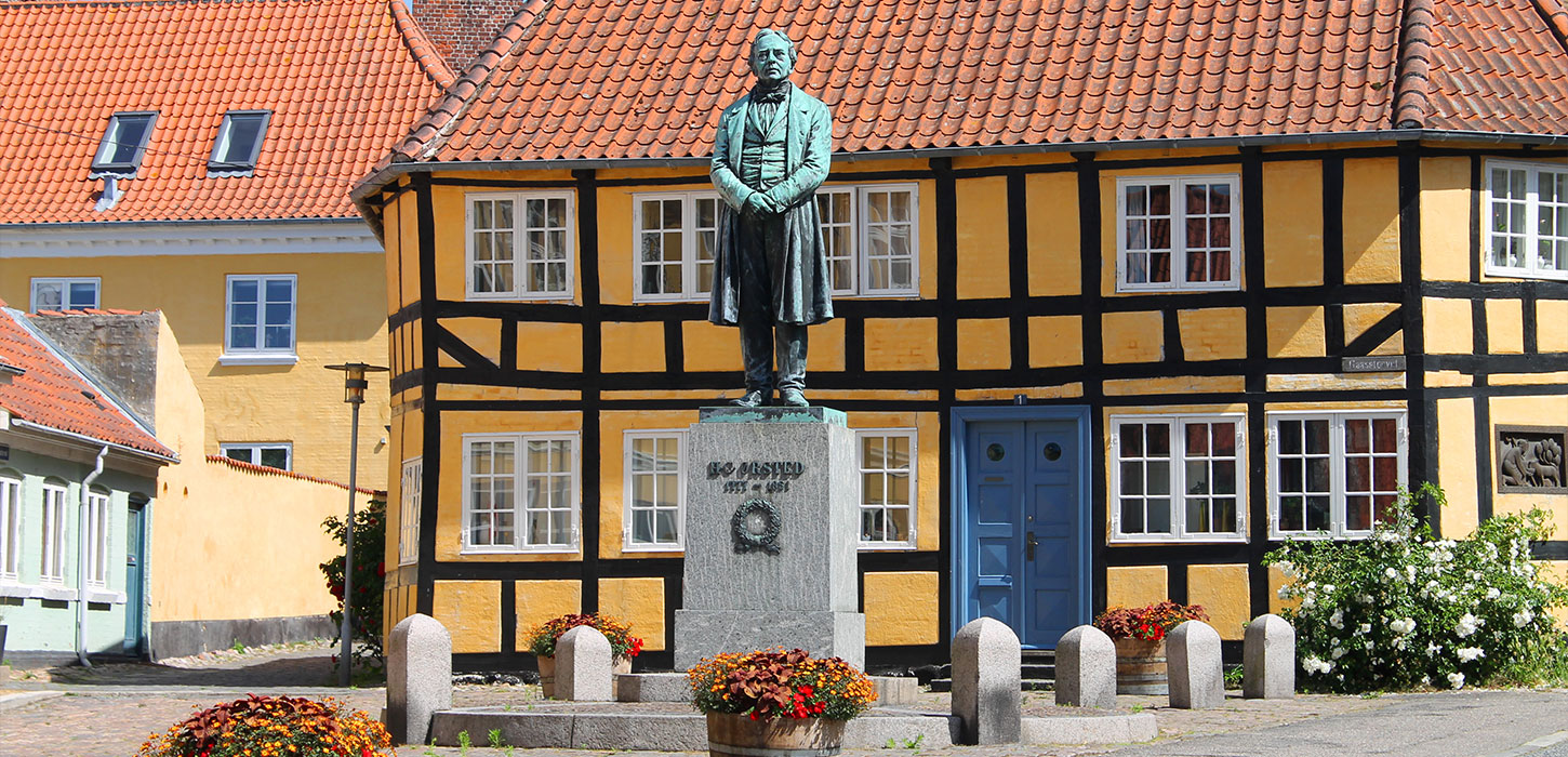 Gåsetorvet i Rudkøbing med statue af H. C. Ørsted