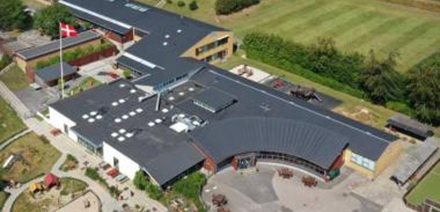 Luftfoto af skolen i Humble