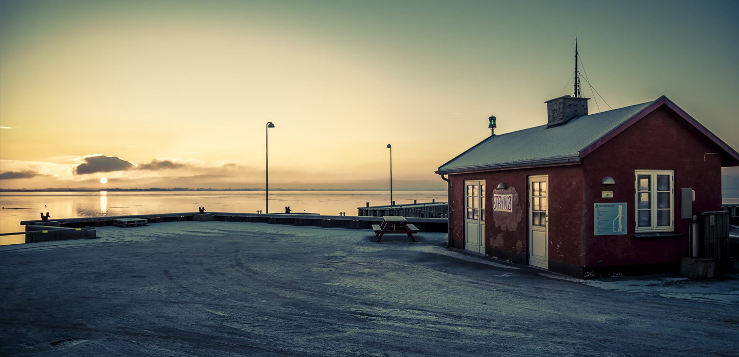 Sne på havnen på Strynø