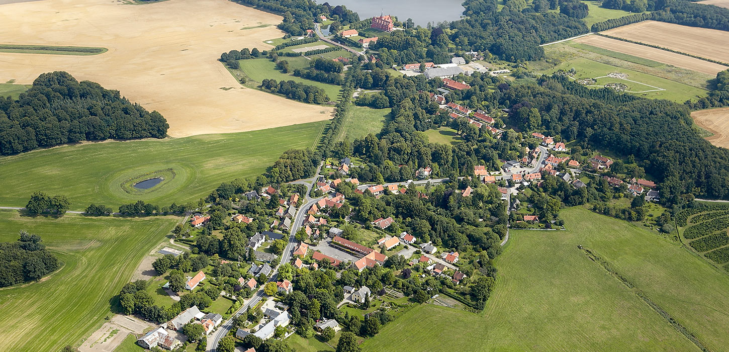 Luftfoto over Slotsbyen Tranekær 